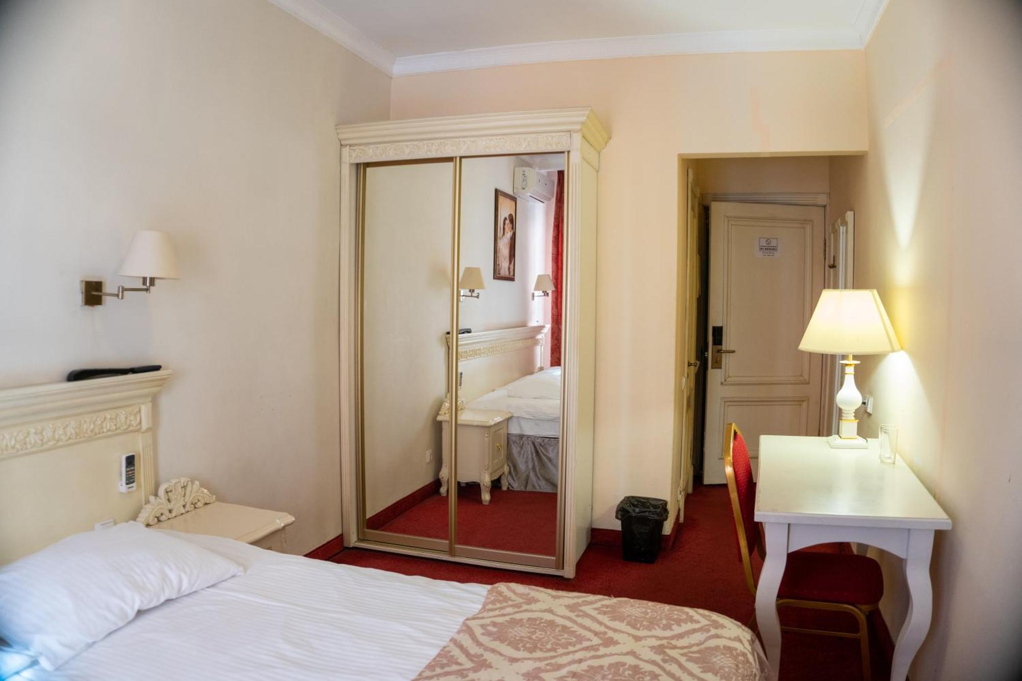 Royal City Hotel Kyiv Exterior foto