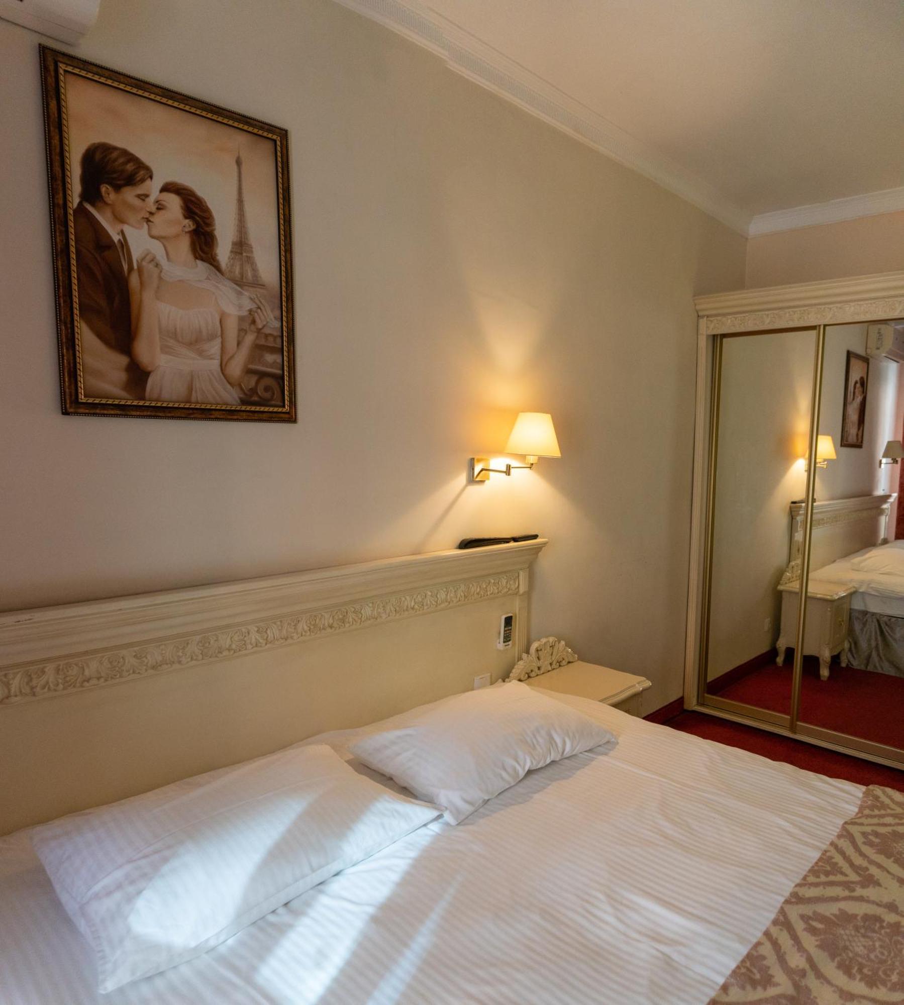 Royal City Hotel Kyiv Exterior foto