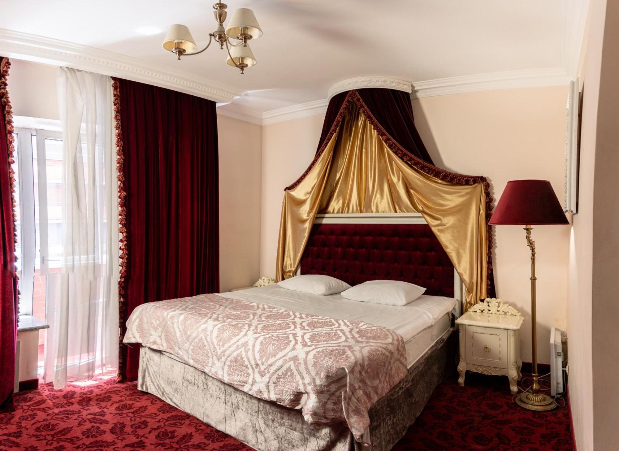 Royal City Hotel Kyiv Exterior foto