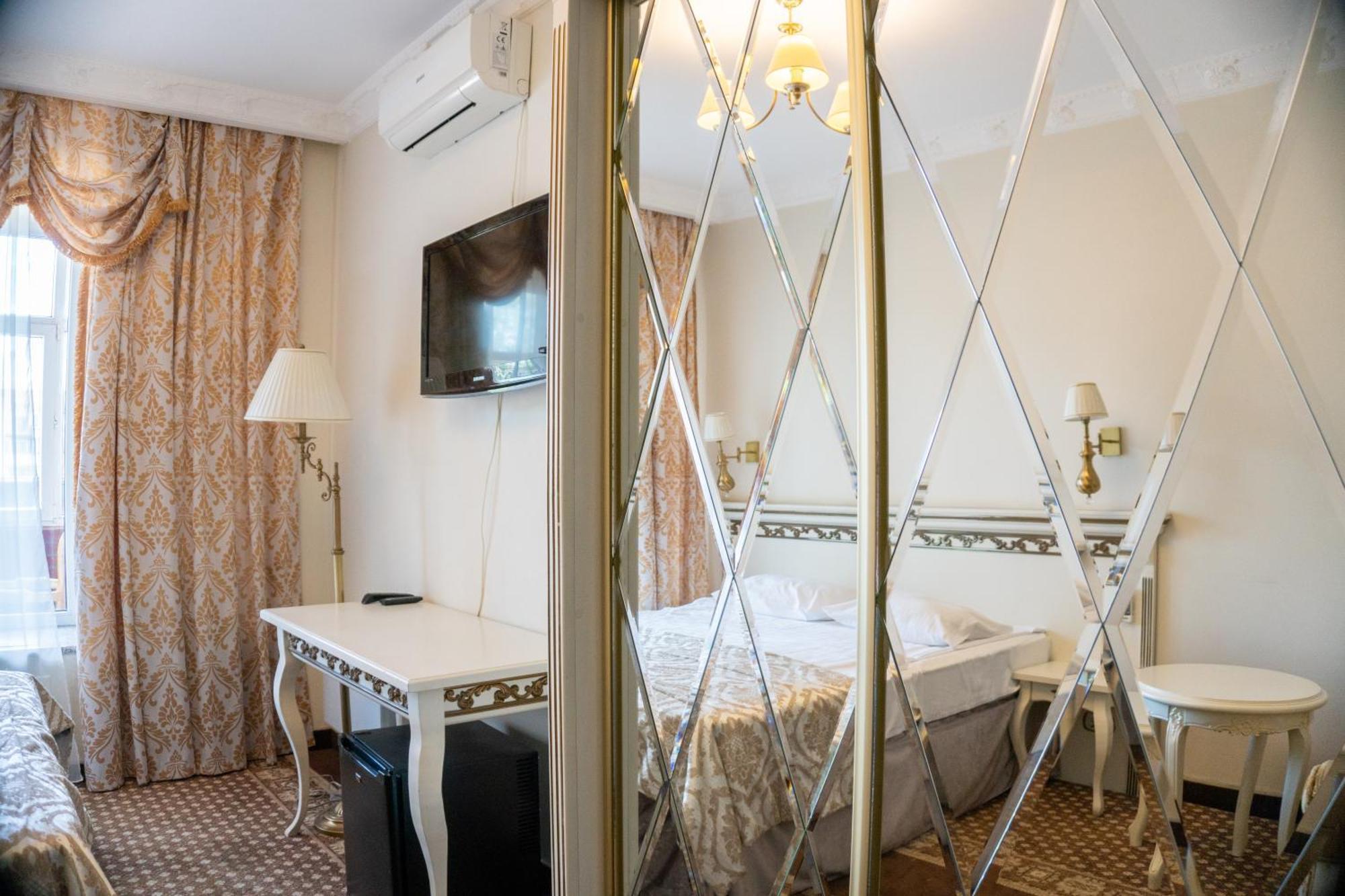 Royal City Hotel Kyiv Exterior foto