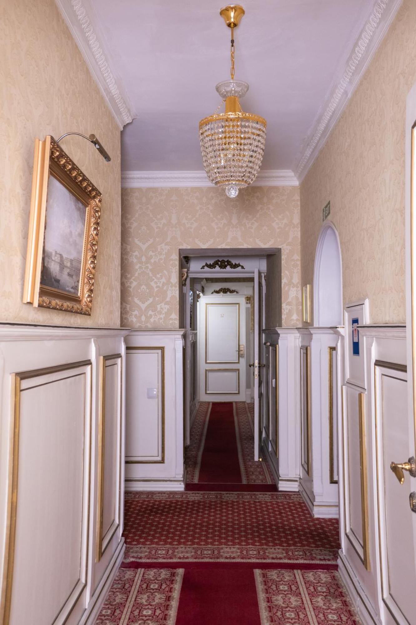 Royal City Hotel Kyiv Exterior foto