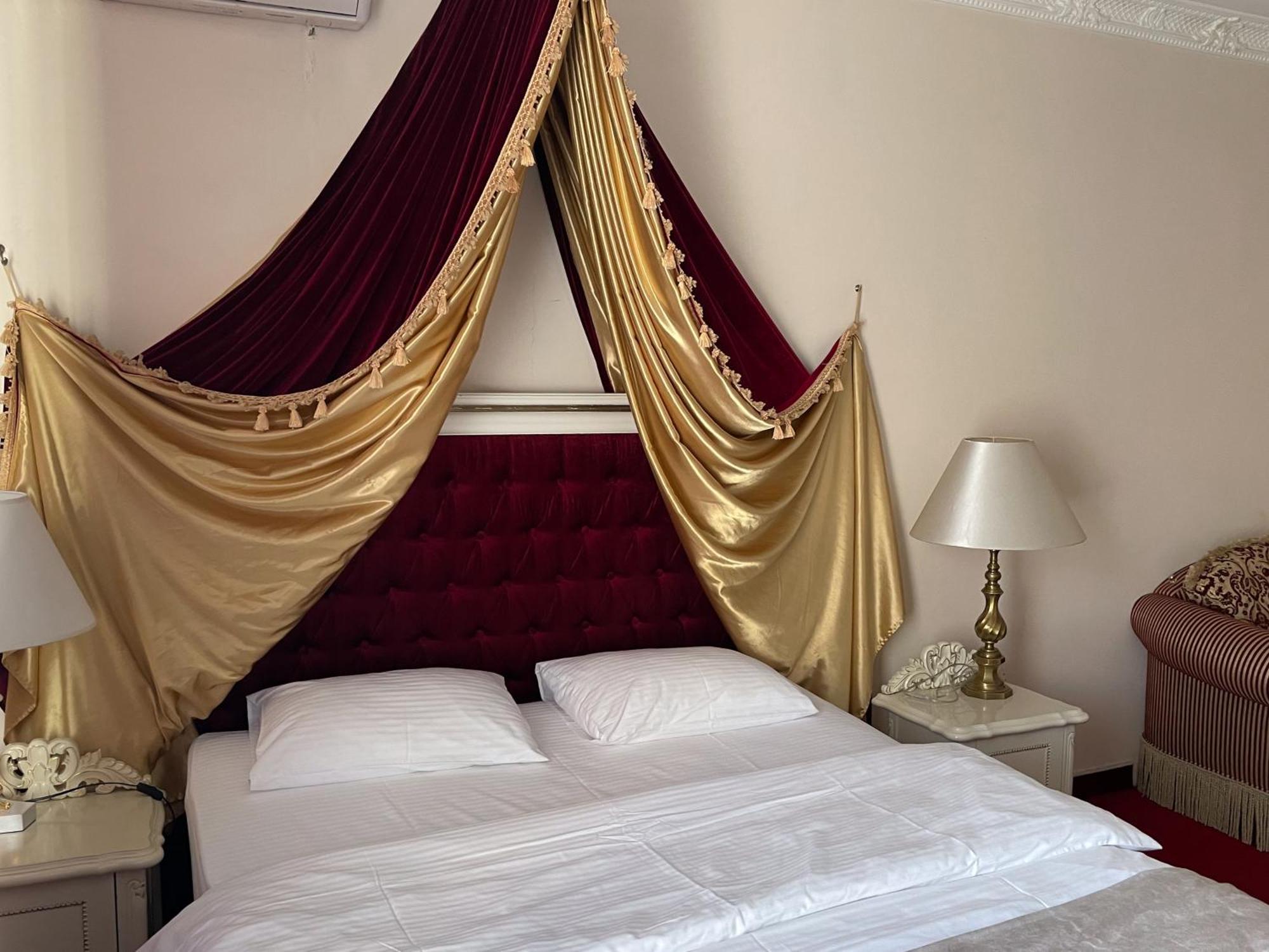 Royal City Hotel Kyiv Exterior foto